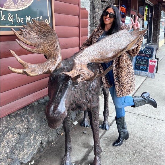 Welcome to my closet!!!! 😍 - Picture 12 of 16